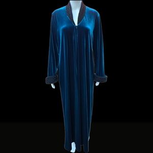 Diamond Tea Velvet Maxi Robe Size L